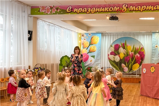 Утренники, посвящённые 8 марта, у малышей
