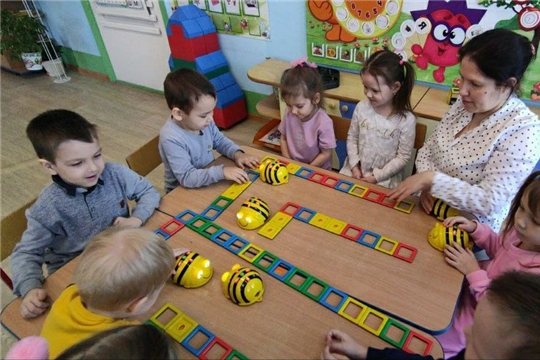 Учимся программировать вместе с Пчелкой "Bee bot"