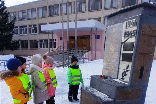 Экскурсия к капсуле со священной землей с братских могил воинов 9-го Бобруйско- Берлинского танкового корпуса (1 корпус).