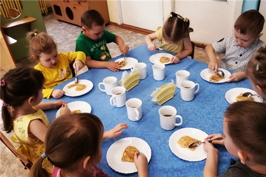 Мы давно блинов не ели, мы блиночков захотели!