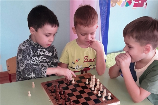 Играем в шахматы.