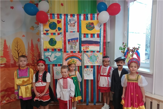 Творческая выставка "Народов дружный хоровод"