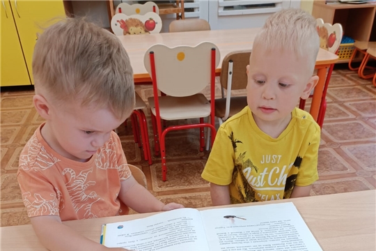 Правила поведения на лестнице для самых маленьких
