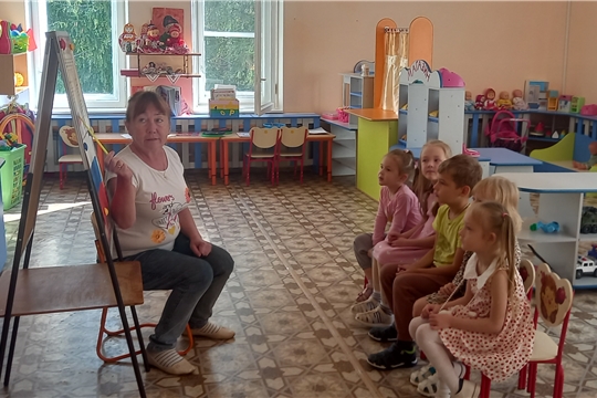 В детском саду проходят познавательные беседы в преддверии Дня государственного флага