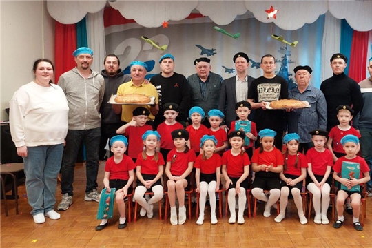 С Днем Защитника Отечества, дорогие папы и дедушки!