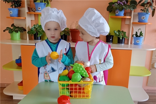 Малыши знакомятся с овощами и фруктами