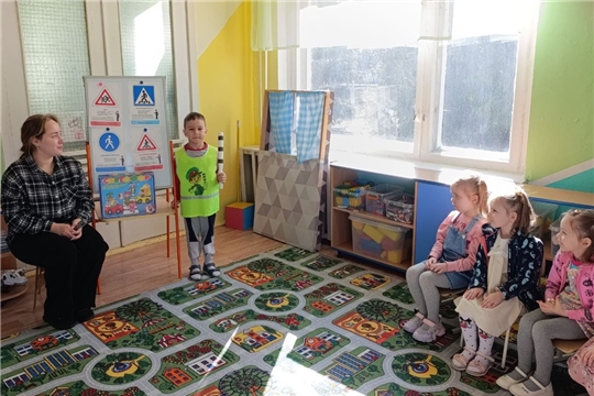 Познавательный час "Изучаем ПДД"