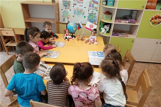 Познавательный час ко Дню народного единства прошёл в старших группах 