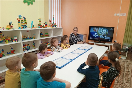 Познавательный час ко Дню героев Отечества в старшей группе "Солнышко"