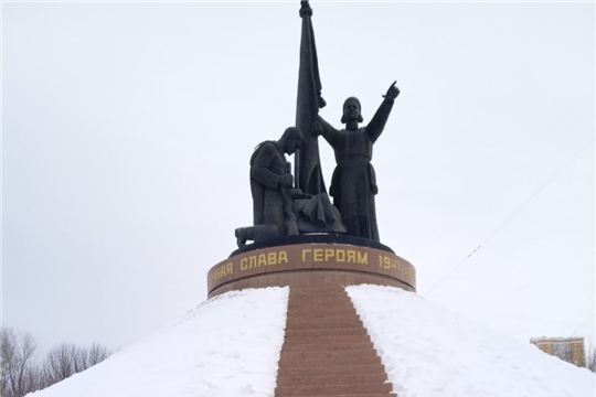 Чебоксарцы возложили цветы к Вечному огню
