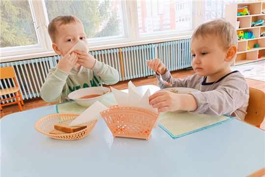Столовый этикет для малышей