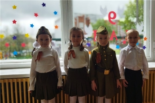 Ребята группы «Солнышко» активно участвуют в акциях «Окна Победы» и «Георгиевская ленточка»