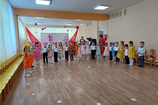 Праздник для самых родных: поздравления для мам и бабушек