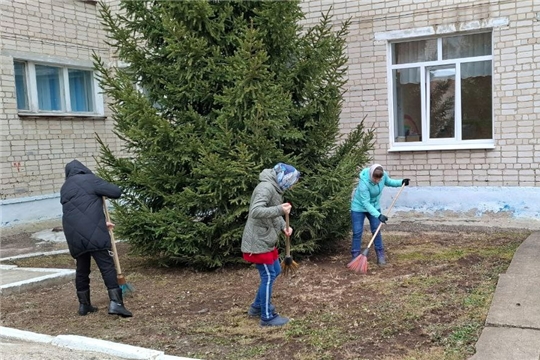 Субботник по уборке территории