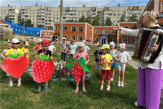 День пирожков с малиновым вареньем!