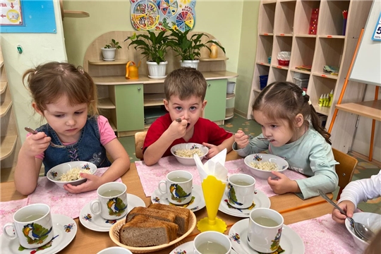 Капуста на детском столе.