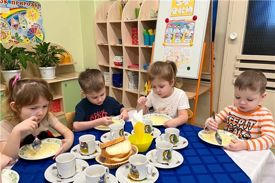 Об эстетике организации завтрака в ДОУ.