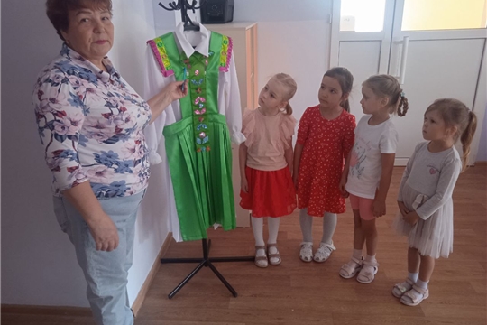 Знакомство с чувашским народным костюмом