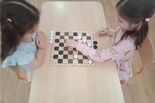 Играем шашки