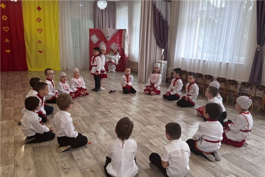 В краю ста тысяч песен.