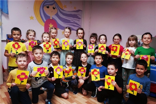 Творческая мастерская «Я сделаю для мамы праздник» в группе «Звёздочки»
