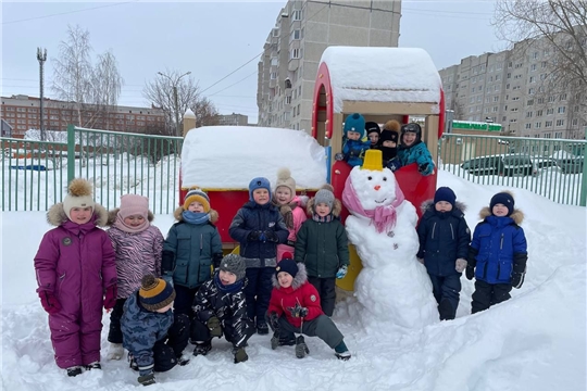 Снеговик – главный зимний герой детских площадок
