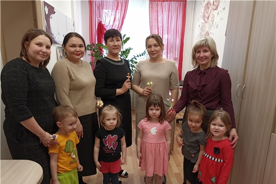 Поздравление сотрудников детского сада с 8 марта