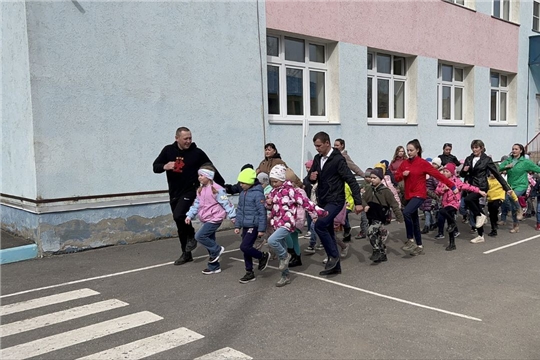 Подготовка к ежегодному параду дошколят