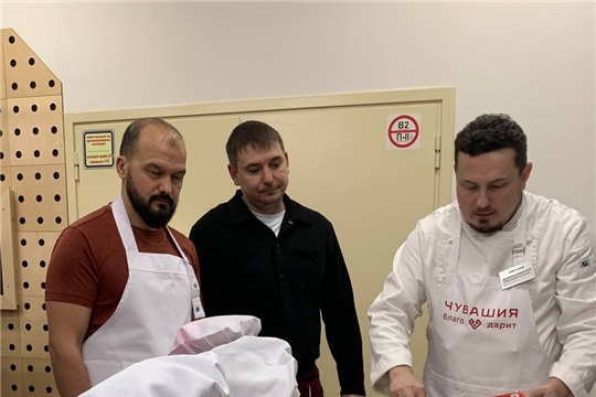 Кулинарный мастер-класс для пап прошел в столичном детском саду № 204.