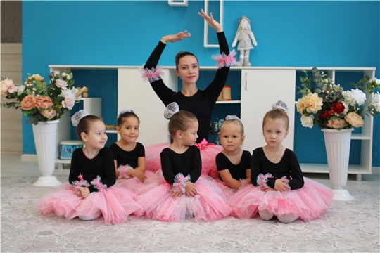 «Школа благородных девиц»: азы балетного искусства в детских садах столицы