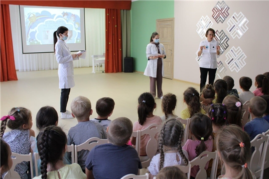 Специалисты офтальмологической поликлиники в гостях у воспитанников ДОУ