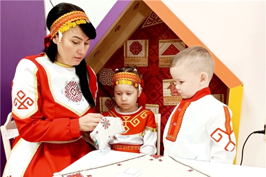 Радужное сияние чувашской вышивки