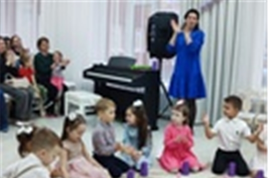 Показ открытого занятия по Музыкальному ручейку.