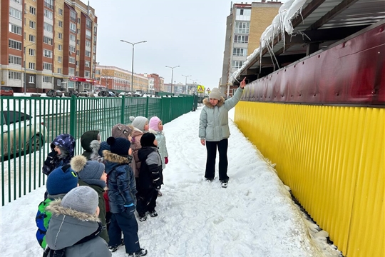 Осторожно сход снега с крыши! 