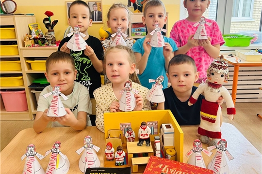 Знакомство с декоративно прикладным искусством, чувашским орнаментом. 