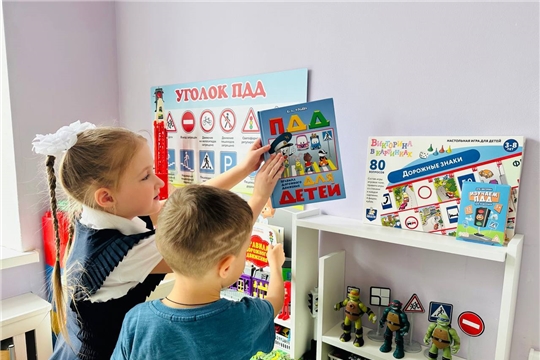 Знакомство детей с дорожными знаками.
