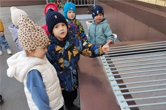 Дошколятам о правилах безопасности на улице
