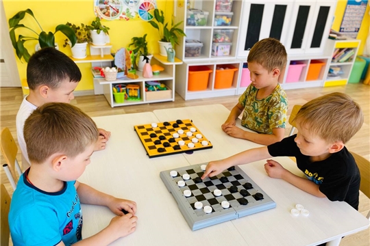 Шашки – это и наука, и спорт, и искусство в одной игре, доставляющее много радости и удовольствия!