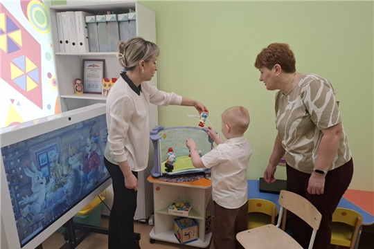 Продолжаются психолого-педагогические занятия с замещающей семьей 