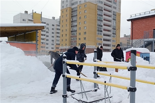 Расчистка территории детского сада от снега