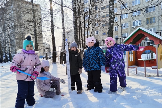 Измерение высоты снежного покрова.