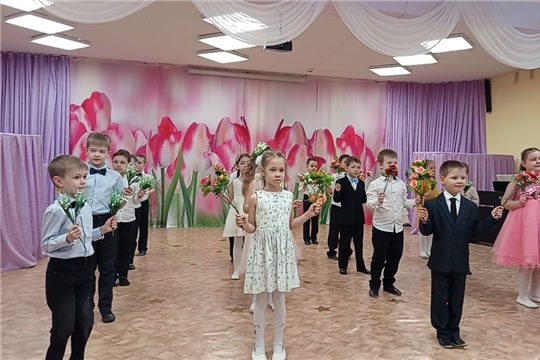 С праздником, 8 марта!