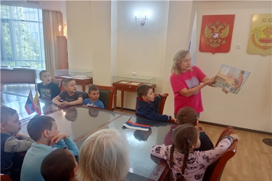 Познавательный час "У каждого на свете есть своя Родина"