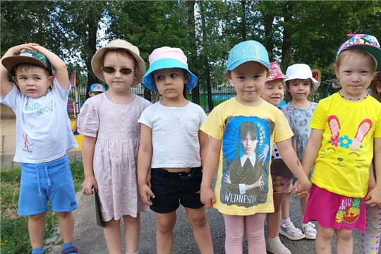 Нужен ли ребенку головной убор летом?