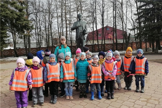 По родному краю с рюкзаком шагаю