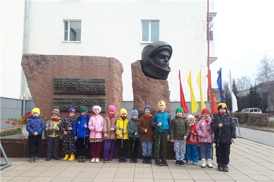 По родному краю с рюкзаком шагаю