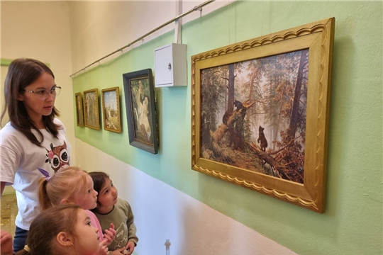 Картинная галерея в  детском саду