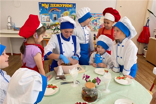 В детских садах Чебоксар проходят кулинарные мастер-классы.