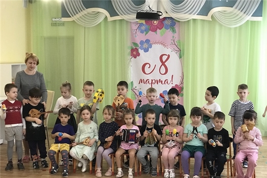 Мама принимает участие в мастер-классе