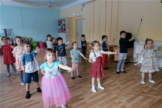 Непоседы любят танцевать